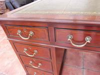 Howard & Sons Double Pedestal Desk c.1890 (3 of 13) Howard & Sons Double Pedestal Desk c.1890 (3 of 13)