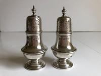 Antique Sterling Silver Salt & Pepper Pot London 1911 (2 of 2) Antique Sterling Silver Salt & Pepper Pot London 1911 (2 of 2)