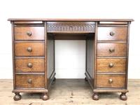 Early 20th Century Oak Kneehole Desk (3 of 14) Early 20th Century Oak Kneehole Desk (3 of 14)