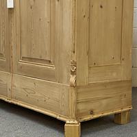 Decorative 19th century pine double wardrobe 'dismantles (8 of 8) Decorative 19th century pine double wardrobe 'dismantles (8 of 8)