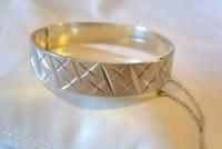 Vintage Sterling Silver Bangle 1976 Ornate Ladies Bracelet Heavy 30 5 Grams 7" Length (3 of 11) Vintage Sterling Silver Bangle 1976 Ornate Ladies Bracelet Heavy 30 5 Grams 7" Length (3 of 11)