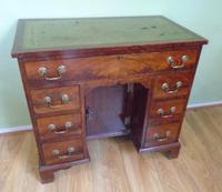 Nineteenth Century Mahogany Kneehole Desk (2 of 7) Nineteenth Century Mahogany Kneehole Desk (2 of 7)