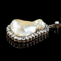 Art Deco Baroque Pearl Diamond Lavaliere Necklace 18ct Gold 2ct of Diamond c.1920 (4 of 9) Art Deco Baroque Pearl Diamond Lavaliere Necklace 18ct Gold 2ct of Diamond c.1920 (4 of 9)
