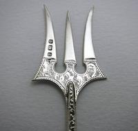 Antique Edwardian 1902 Solid Sterling Silver & Mother of Pearl Bread Muffin Cake Fork Server 5 1/2" (5 of 5) Antique Edwardian 1902 Solid Sterling Silver & Mother of Pearl Bread Muffin Cake Fork Server 5 1/2" (5 of 5)
