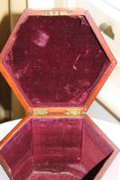 Lachenal Mahogany concertina in the original carrier case which is in very good condition (4 of 13) Lachenal Mahogany concertina in the original carrier case which is in very good condition (4 of 13)