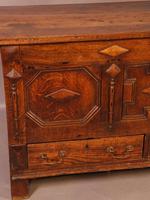 Early 18th Century Dower Chest in Oak (4 of 9) Early 18th Century Dower Chest in Oak (4 of 9)