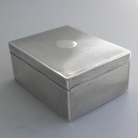 Good & Attractive Art Deco Good Sized Solid Silver Cigarette Box c.1925 (2 of 9) Good & Attractive Art Deco Good Sized Solid Silver Cigarette Box c.1925 (2 of 9)