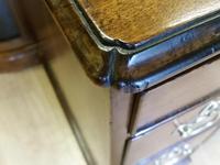 Small George II Kneehole Dressing Table (4 of 7) Small George II Kneehole Dressing Table (4 of 7)