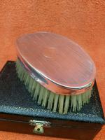 Antique Sterling Silver Hallmarked Cased Clothes Brush 1928 London British Metallising Co Ltd (9 of 9) Antique Sterling Silver Hallmarked Cased Clothes Brush 1928 London British Metallising Co Ltd (9 of 9)