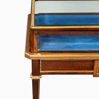 Napoleon III Free-standing Mahogany Bijouterie Table (4 of 5) Napoleon III Free-standing Mahogany Bijouterie Table (4 of 5)