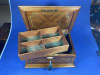 19th century French Walnut Inlaid Jewellery Box. (8 of 16) 19th century French Walnut Inlaid Jewellery Box. (8 of 16)