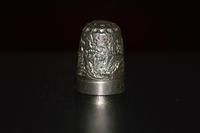 Edwardian 1901 Silver Thimble & Case by James Fenton, Birmingham (3 of 9) Edwardian 1901 Silver Thimble & Case by James Fenton, Birmingham (3 of 9)
