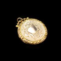 Antique Edwardian Engraved Fancy Round Rolled Gold Photo Locket Pendant (2 of 7) Antique Edwardian Engraved Fancy Round Rolled Gold Photo Locket Pendant (2 of 7)