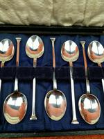 Sterling Silver Hallmarked Cased 12 Nail Head Tea Spoons 1924 Davies & Powers (11 of 12) Sterling Silver Hallmarked Cased 12 Nail Head Tea Spoons 1924 Davies & Powers (11 of 12)