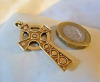 9ct Gold Large Celtic Cross Religious Pendant 2002 London 4.5cm Length 7.1 Grams (11 of 11) 9ct Gold Large Celtic Cross Religious Pendant 2002 London 4.5cm Length 7.1 Grams (11 of 11)