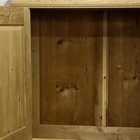 Deep antique double pine wardrobe (2 of 7) Deep antique double pine wardrobe (2 of 7)