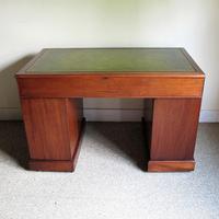 Mahogany Pedestal Desk (5 of 7) Mahogany Pedestal Desk (5 of 7)