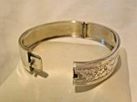 Victorian Sterling Silver Bangle 1890s Antique Ivy Leaf Bracelet 6 1/2" Length (7 of 9) Victorian Sterling Silver Bangle 1890s Antique Ivy Leaf Bracelet 6 1/2" Length (7 of 9)