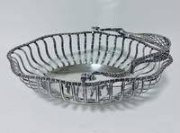Antique Georgian 18th Century Solid Silver Swing Handle Bread Basket 1774 (7 of 19) Antique Georgian 18th Century Solid Silver Swing Handle Bread Basket 1774 (7 of 19)