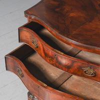 Georgian Style Figured Walnut Serpentine Chest of Drawers (5 of 10) Georgian Style Figured Walnut Serpentine Chest of Drawers (5 of 10)