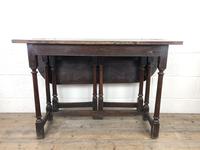 Early 18th Century Oak Gateleg Table (2 of 11) Early 18th Century Oak Gateleg Table (2 of 11)