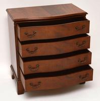 Antique Georgian Style Flame Mahogany Serpentine Chest of Drawers (5 of 9) Antique Georgian Style Flame Mahogany Serpentine Chest of Drawers (5 of 9)