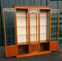 Reprodux bevan funnell yew wood display cabinet (3 of 8) Reprodux bevan funnell yew wood display cabinet (3 of 8)