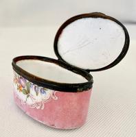 Bilston Enamel Patch Box. c1800. (2 of 7) Bilston Enamel Patch Box. c1800. (2 of 7)