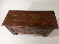 Well Patinated Early 18th Century Oak Kist (4 of 5) Well Patinated Early 18th Century Oak Kist (4 of 5)
