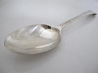 Georgian silver bright-cut serving spoon Hester Bateman London 1789 (4 of 7) Georgian silver bright-cut serving spoon Hester Bateman London 1789 (4 of 7)