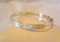 Vintage Sterling Silver Childs Christening Bangle 1977 Expanding Buckle Bracelet Nos (3 of 7) Vintage Sterling Silver Childs Christening Bangle 1977 Expanding Buckle Bracelet Nos (3 of 7)