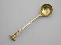 George III Silver Gilt Onslow Pattern Salt Spoon by Thomas Wallis, London c.1780 (2 of 9) George III Silver Gilt Onslow Pattern Salt Spoon by Thomas Wallis, London c.1780 (2 of 9)