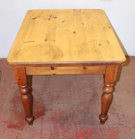 1920s Small Country Pine Table on Turned Legs (4 of 4) 1920s Small Country Pine Table on Turned Legs (4 of 4)