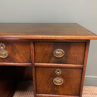 Small Mahogany Victorian Antique Pedestal Desk (2 of 7) Small Mahogany Victorian Antique Pedestal Desk (2 of 7)