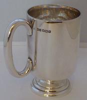 1928 Walker & Hall Hallmarked Solid Silver Christening Mug Tankard Gift Boxed (4 of 9) 1928 Walker & Hall Hallmarked Solid Silver Christening Mug Tankard Gift Boxed (4 of 9)
