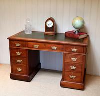 Late 19th Century Walnut Pedestal Desk c.1895 (2 of 10) Late 19th Century Walnut Pedestal Desk c.1895 (2 of 10)