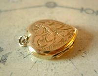 Vintage Pocket Watch Chain Photograph Fob 1940s 9ct Rolled Gold Puffy Heart Fob (5 of 10) Vintage Pocket Watch Chain Photograph Fob 1940s 9ct Rolled Gold Puffy Heart Fob (5 of 10)