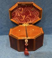 Georgian Hexagonal Mahogany Twin Section Tea Caddy with Inlay (17 of 18) Georgian Hexagonal Mahogany Twin Section Tea Caddy with Inlay (17 of 18)