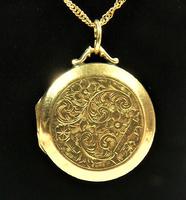 Edwardian Engraved 9ct Yellow Gold Locket Pendant (8 of 10) Edwardian Engraved 9ct Yellow Gold Locket Pendant (8 of 10)
