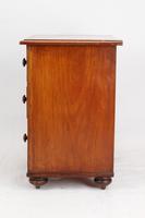 Small Victorian Mahogany Chest of Drawers / Commode (4 of 13) Small Victorian Mahogany Chest of Drawers / Commode (4 of 13)