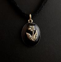 Victorian mourning locket pendant, 15ct gold, pearl (11 of 13) Victorian mourning locket pendant, 15ct gold, pearl (11 of 13)