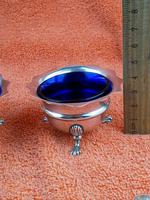 Pair of Sterling Silver Hallmarked Salt Cellar Pot with Blue Glass Liner (5 of 10) Pair of Sterling Silver Hallmarked Salt Cellar Pot with Blue Glass Liner (5 of 10)