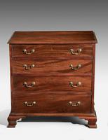 A Small George III Period Mahogany Chest of Drawers of Small Proportions (2 of 3) A Small George III Period Mahogany Chest of Drawers of Small Proportions (2 of 3)