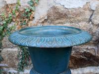 Large Pair of 1950s French Cast Iron Urns (2 of 4) Large Pair of 1950s French Cast Iron Urns (2 of 4)