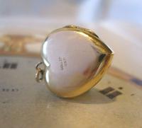 Vintage Pocket Watch Chain Photograph Fob 1940s 9ct Rolled Gold Puffy Heart Fob (6 of 10) Vintage Pocket Watch Chain Photograph Fob 1940s 9ct Rolled Gold Puffy Heart Fob (6 of 10)