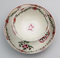A Pair New Hall Porcelain Tea Bowls & Saucers C.18thc (4 of 8) A Pair New Hall Porcelain Tea Bowls & Saucers C.18thc (4 of 8)