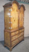 George I Style Figured Walnut Double Domed Cabinet (10 of 12) George I Style Figured Walnut Double Domed Cabinet (10 of 12)