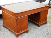 1960s Large Mahogany Partners Desk with Green Leather on Top (5 of 5) 1960s Large Mahogany Partners Desk with Green Leather on Top (5 of 5)