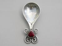 Arts & Crafts Cast Silver Caddy Spoon Red Enamel Cabochon by Omar Ramsden, London 1925 (5 of 11) Arts & Crafts Cast Silver Caddy Spoon Red Enamel Cabochon by Omar Ramsden, London 1925 (5 of 11)