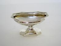 Pair of Elegant Good Quality Georgian Style Silver Salts (2 of 6) Pair of Elegant Good Quality Georgian Style Silver Salts (2 of 6)